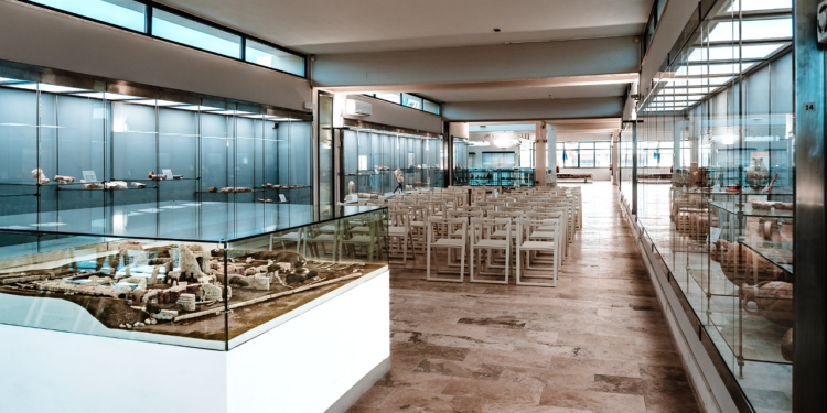 “Le mille e un museo” a Porto Torres: all’Antiquarium Turritano arriva Rosana Pla Orquìn