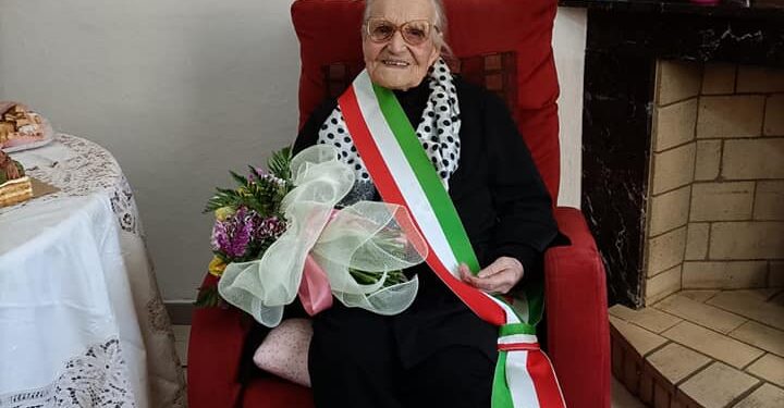 Laconi: i 105 anni di zia Antonia Fulghesu