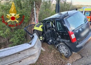 Incidente sulla SS 125 tra Arzachena e Olbia, dove un’auto è finita fuori strada, i vigili del fuoco hanno soccorso la donna alla guida