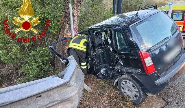 Incidente sulla SS 125 tra Arzachena e Olbia, dove un’auto è finita fuori strada, i vigili del fuoco hanno soccorso la donna alla guida