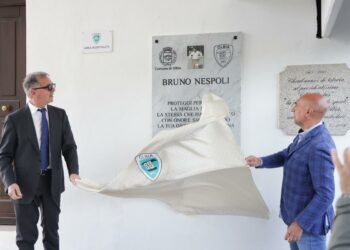 Olbia: inaugurata una nuova lastra in marmo di Carrara dedicata a Bruno Nespoli