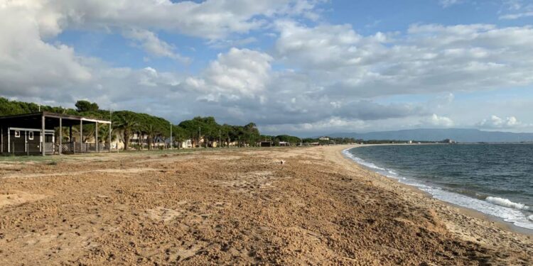 A Torre Grande iniziano i lavori di bonifica del litorale dall’amianto