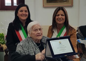 Oristano festeggia il secolo di vita di tzia Maria Maddalena Bardi