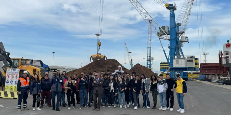 Cagliari: al molo Ichnusa gli studenti in alternanza scuola-lavoro dell’Istituto di Istruzione Speriore Don Gavino Pes di Tempio
