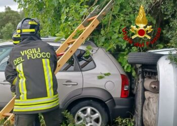 Sassari: scontro fra due auto, ferite due persone