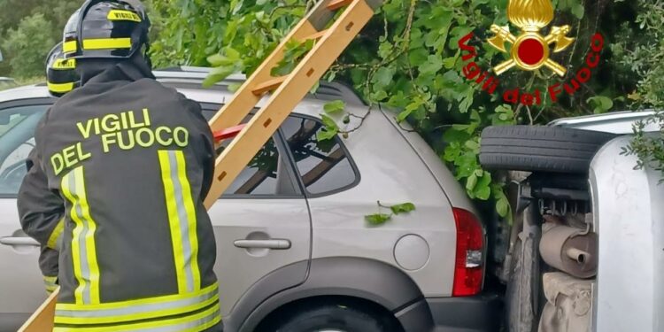 Sassari: scontro fra due auto, ferite due persone