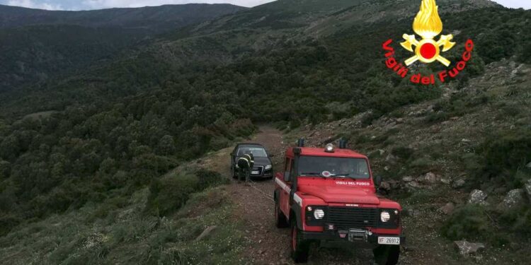 Foresta Girgini: Coppia di turisti in difficoltà, salvati dai vigili del fuoco