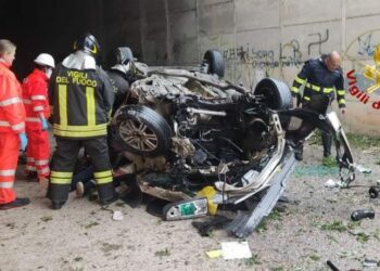 Monastir: incidente stradale in viale Europa, un’auto è caduta dal cavalcavia