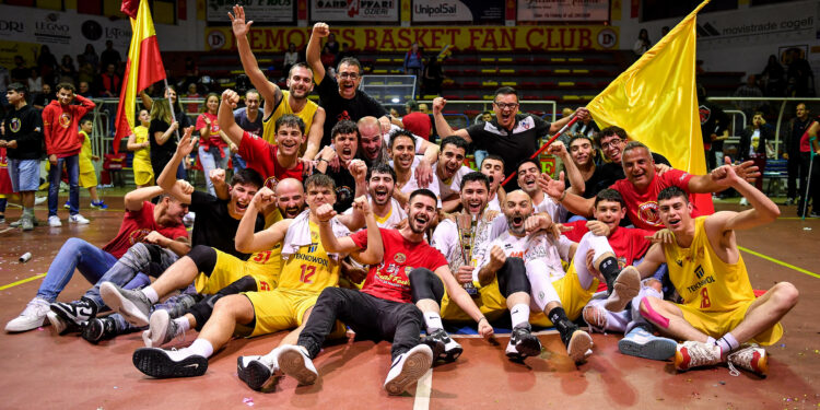 Tripudio Demones Ozieri: vince la Final Four e vola in Serie D!