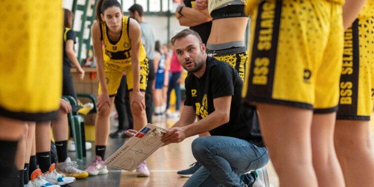 Il San Salvatore riparte da coach Simone Righi