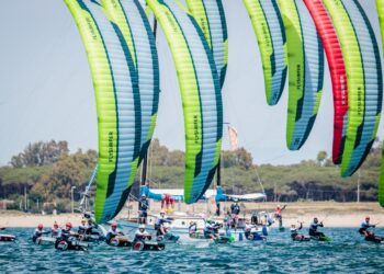 Si vola verso l’ultima giornata dedicata alle fasi finali dell’Europeo giovani U21 del Mondiale master di kiteboarding