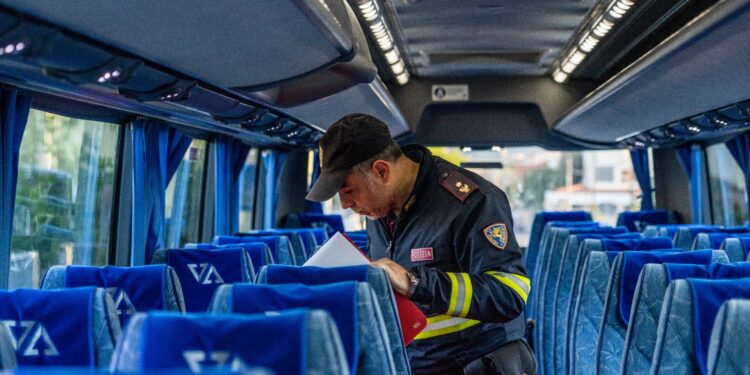 Gite scolastiche in sicurezza: i controlli della Polizia Stradale di Sassari e dei Distaccamenti dipendenti di Olbia e Tempio Pausania