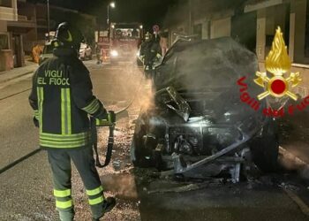 Nurachi: a fuoco una vettura alimentata a Gpl, nessuna persona coinvolta