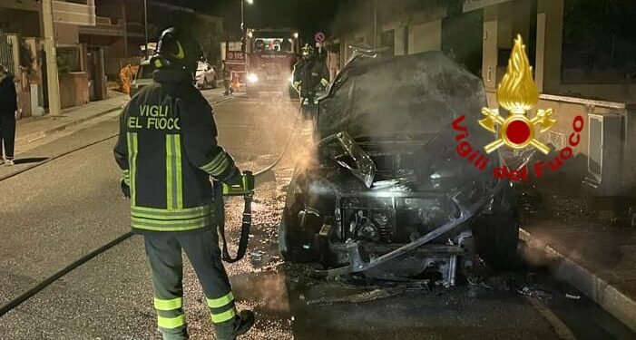 Nurachi: a fuoco una vettura alimentata a Gpl, nessuna persona coinvolta