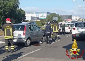 Tamponamento tra due veicoli alle porte di Olbia, due persone in ospedale