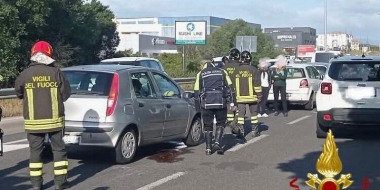Tamponamento tra due veicoli alle porte di Olbia, due persone in ospedale