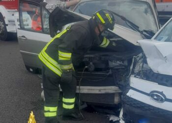 Porto Torres: scontro tra due autovetture, intervengono i vigili del fuoco