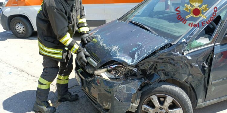 Porto Torres: incidente in via delle Vigne, due persone finiscono al Pronto soccorso