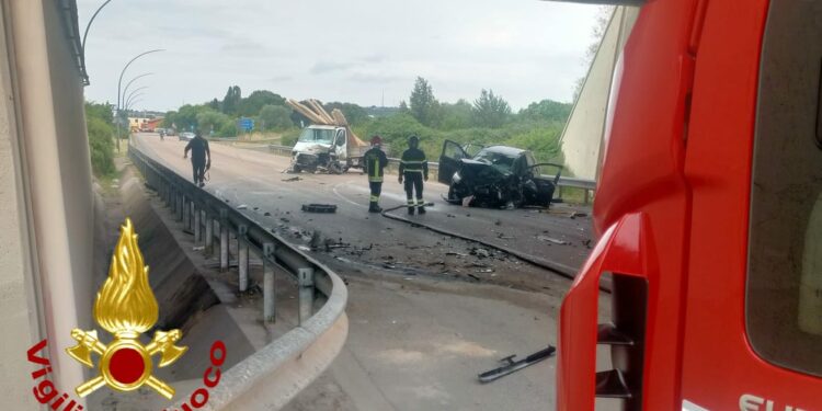 Sassari: incidente stradale nei pressi della motorizzazione, due persone al Pronto Soccorso