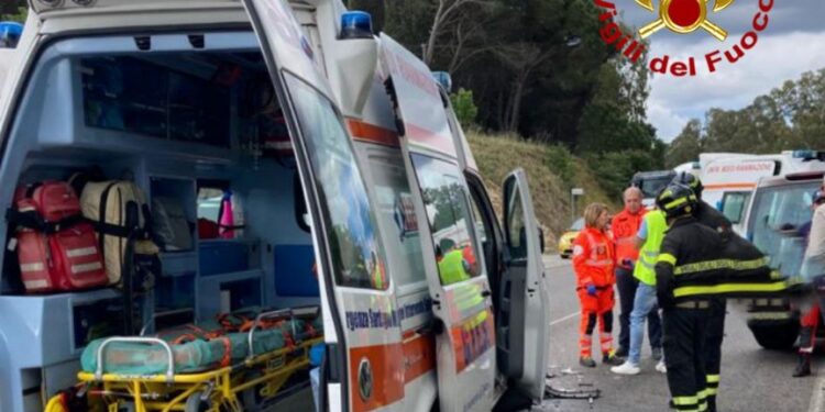 Nuoro: incidente stradale tra un’ambulanza e un fuoristrada, nessun ferito