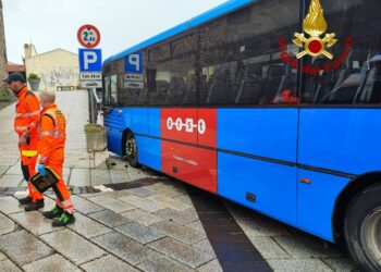 Macomer: pullman contro un’utilitaria, intervengono i vigili del fuoco