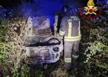Silanus: a fuoco una Fiat Panda, sul posto i vigili del fuoco