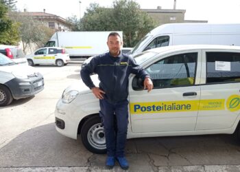 Onorificenza della Repubblica a Marco Casu, portalettere di Poste italiane a Oristano