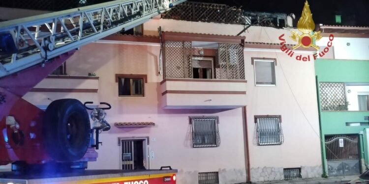 Quartu Sant’Elena: a fuoco un’abitazione, intervengono i vigili del fuoco
