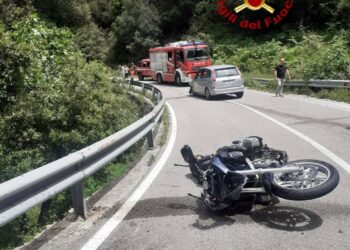 Gadoni: scontro tra un’auto e una moto, una persona finisce in ospedale