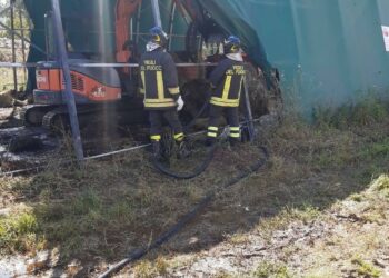 Jerzu: a fuoco un fienile, sul posto i vigili del fuoco