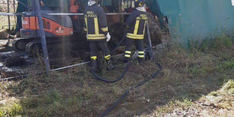 Jerzu: a fuoco un fienile, sul posto i vigili del fuoco