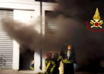A Lanusei, si è sviluppato un incendio in un locale adibito a ricovero mezzi
