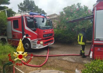 Porto Rotondo: un incendio si sviluppa in un complesso con quattro appartamenti, sul posto i vigili del fuoco