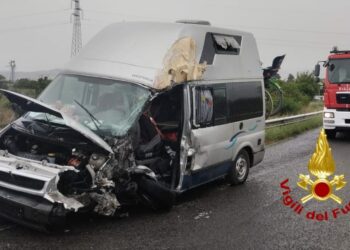Incidente stradale tra un mezzo pesante e un camper sulla SS 554