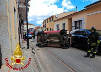 Principio d’incendio di un furgone e un incidente stradale in via Lombardia, doppio intervento dei vigili del fuoco a Olbia