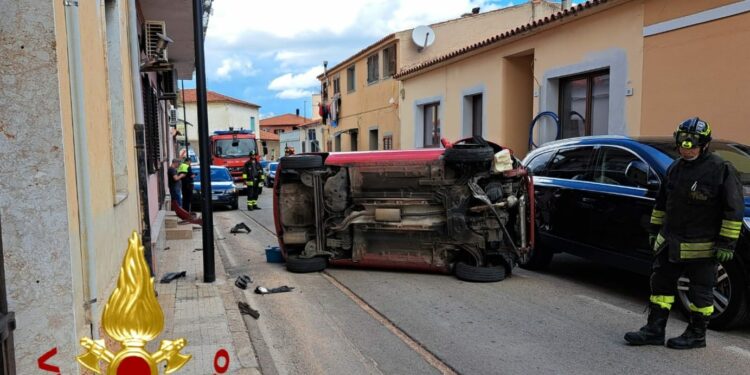 Principio d’incendio di un furgone e un incidente stradale in via Lombardia, doppio intervento dei vigili del fuoco a Olbia