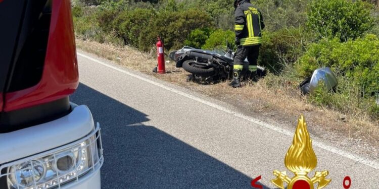 La Maddalena: scontro tra una moto e un’auto, una persona in ospedale