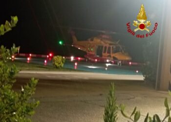 Loceri: auto capovolta nella carreggiata stradale, una persona in gravi condizioni