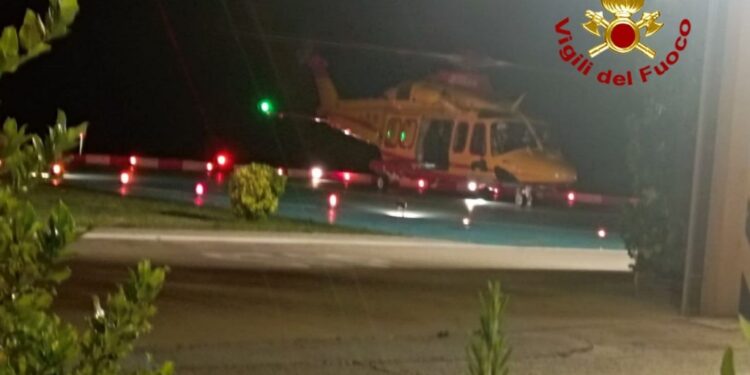 Loceri: auto capovolta nella carreggiata stradale, una persona in gravi condizioni