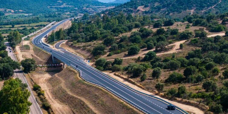 Oggi è stato aperto al traffico un tratto di oltre 6 chilometri sulla nuova statale 125 “Var”
