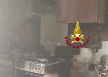 Orosei: a fuoco la cucina di un appartamento, intervengono i vigili del fuoco