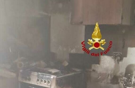 Orosei: a fuoco la cucina di un appartamento, intervengono i vigili del fuoco