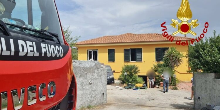 Florinas: esplosione all’interno di un’abitazione, probabile una fuga di gas