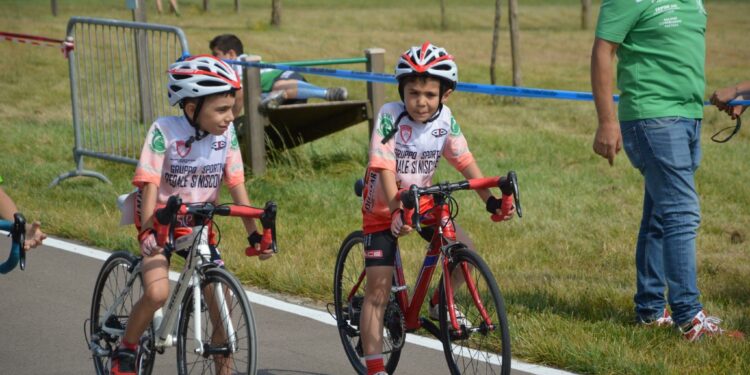 Tipo pista a Siniscola, Giovanissimi a Villacidro. Semaforo verde per l’esercito di giovani ciclisti isolani