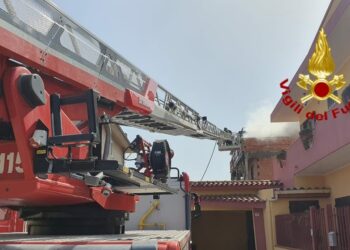 I vigili del fuoco sono intervenuti questo pomeriggio per l’incendio di un’abitazione in via Coghe, ad Assemini