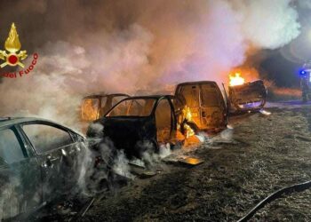 Sestu, incendiate alcune auto in un deposito abusivo: «Probabile natura dolosa»