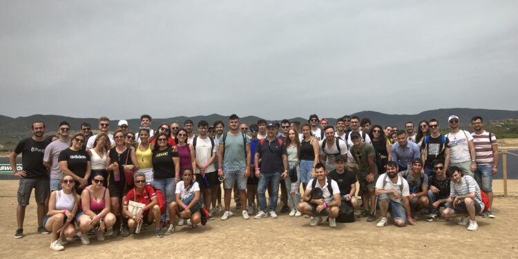 Sessanta studenti di Ingegneria Meccanica in tour nel paddock dell’Island X Prix grazie alla collaborazione tra Università di Cagliari, Automobile Club d’Italia ed Extreme E