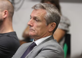 Tragedia del mare sulla costa occidentale sarda, a Is Arenas, tra Cuglieri e Narbolia: il docente universitario Carlo Lugliè, 60 anni, è morto dopo aver soccorso un ragazzo in difficoltà tra le onde