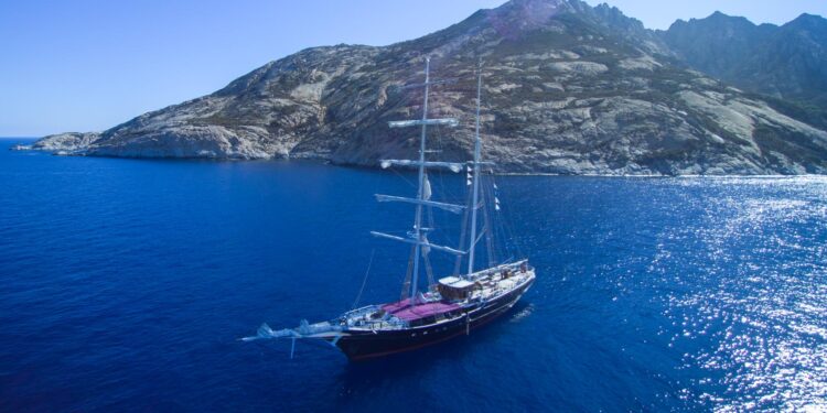 Vita da marinai con il diabete grazie a “Nave Italia”: cinque giorni a vele spiegate nel mare di Sardegna per imparare a gestire la malattia