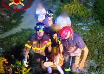 Palau: 75enne di Cremona cade sugli scogli, salvato dai vigili del fuoco